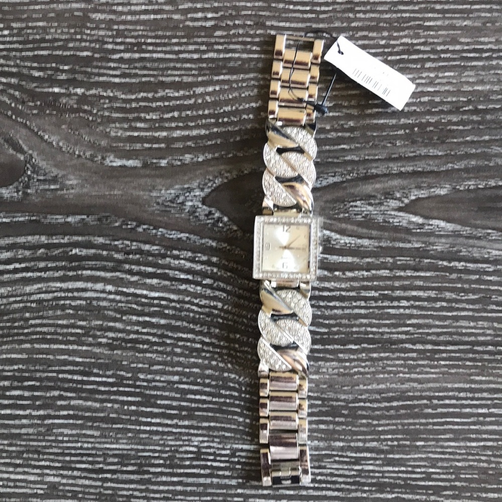 CHICOS SILVER QUARTZ WATCH SILVER NWT
